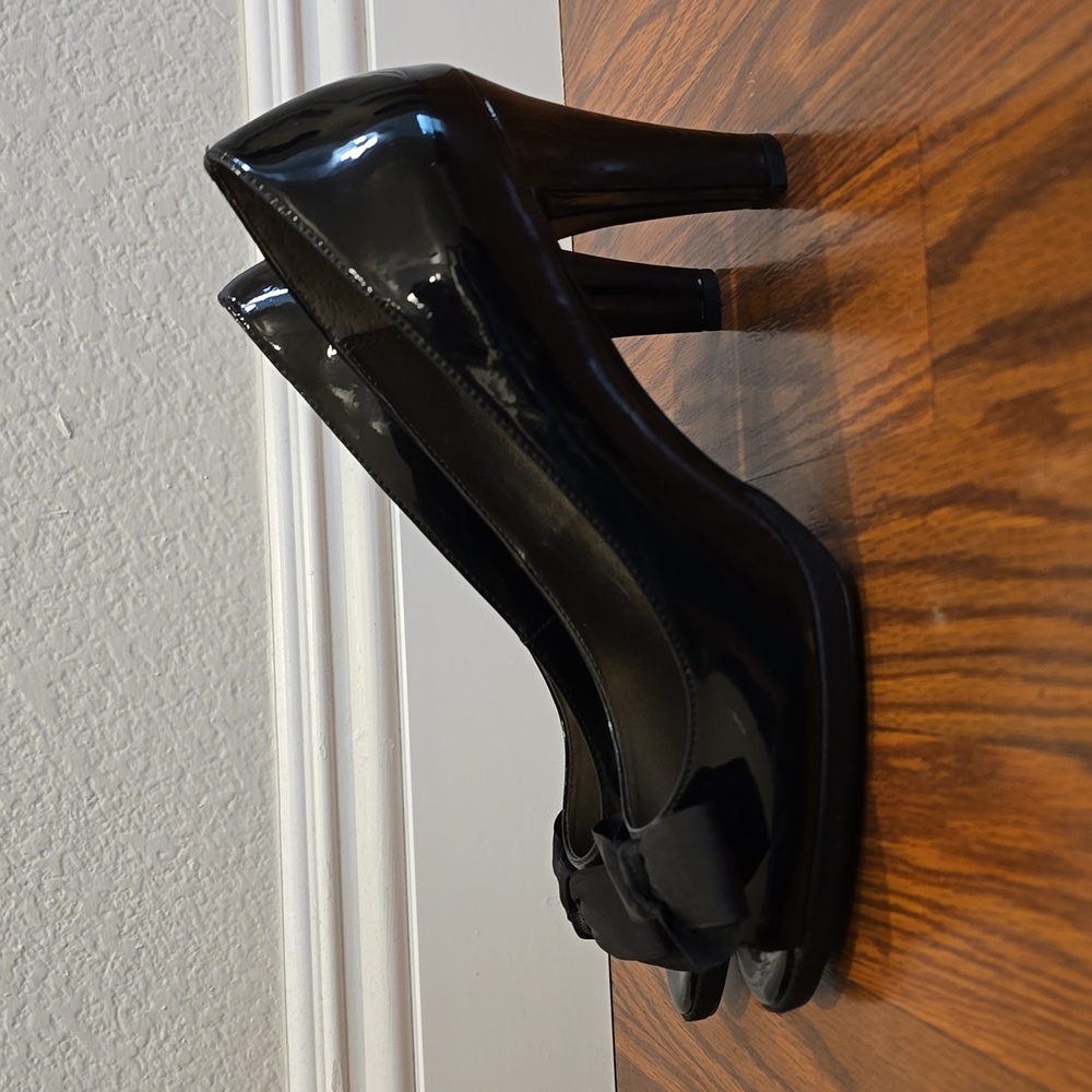 Liz Claiborne Faux Patent Leather Peep Toe Pumps - Picture 4 of 8